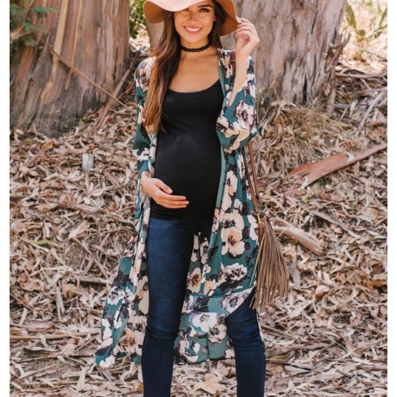 Pinkblush Tops - 🆕Pinkblush kimono